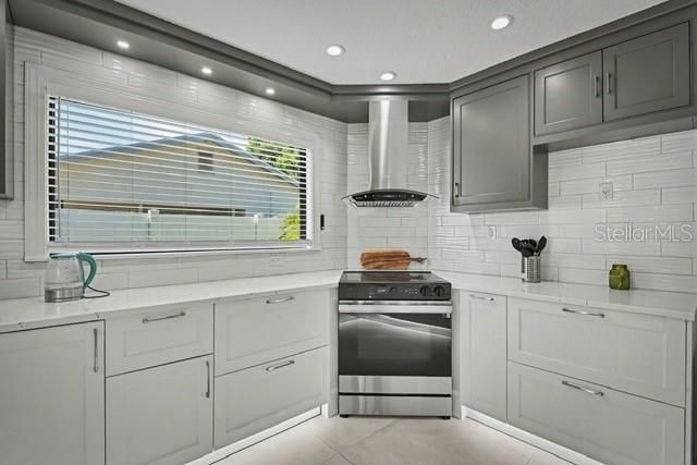 2553 E PAULSTAN COURT, Sarasota, FL 34237