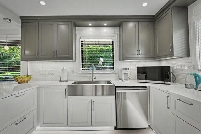 2553 E PAULSTAN COURT, Sarasota, FL 34237