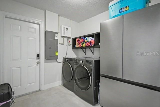 2553 E PAULSTAN COURT, Sarasota, FL 34237