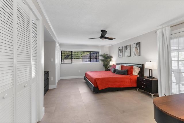 2553 E PAULSTAN COURT, Sarasota, FL 34237