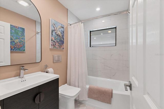 2553 E PAULSTAN COURT, Sarasota, FL 34237