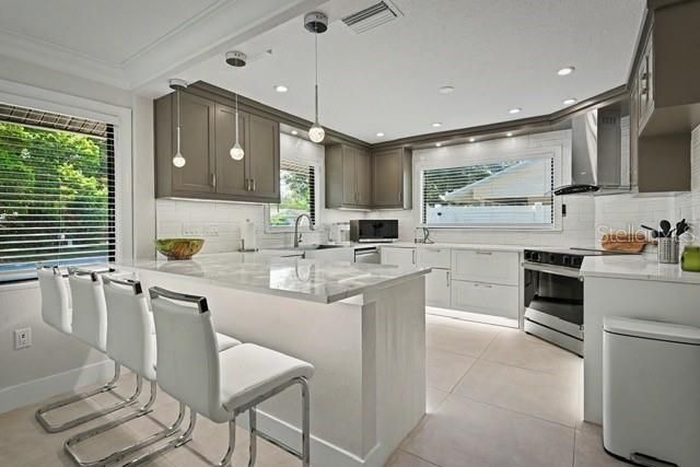 2553 E PAULSTAN COURT, Sarasota, FL 34237