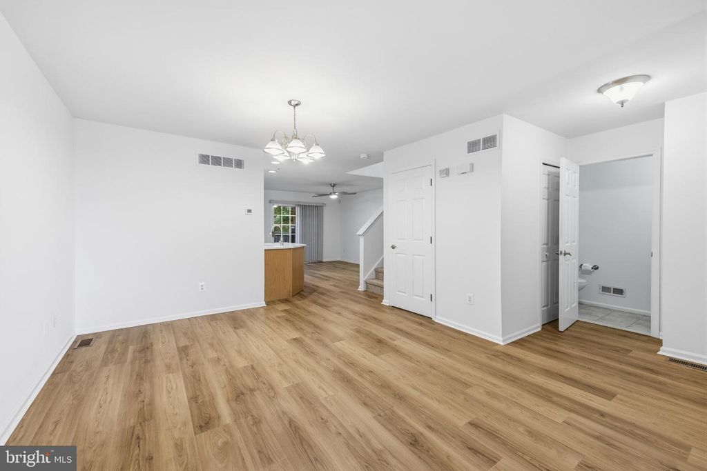 547 JASON DR, SOUTHAMPTON, PA 18966 — photo 4