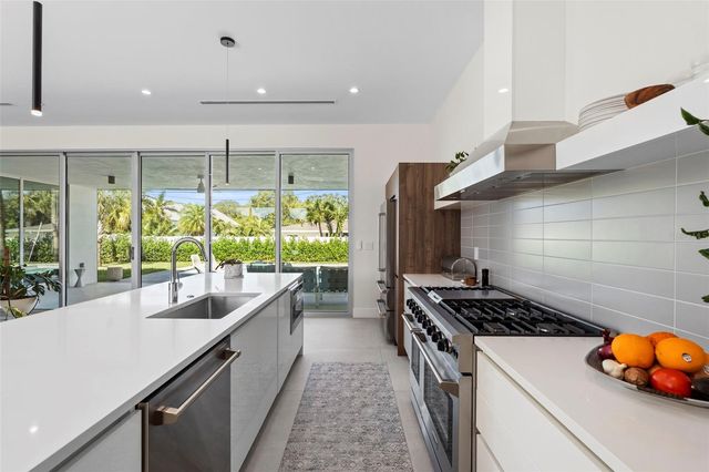 1304 INDIAN ROCKS ROAD, Belleair, FL 33756