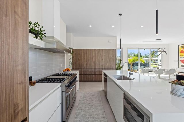 1304 INDIAN ROCKS ROAD, Belleair, FL 33756