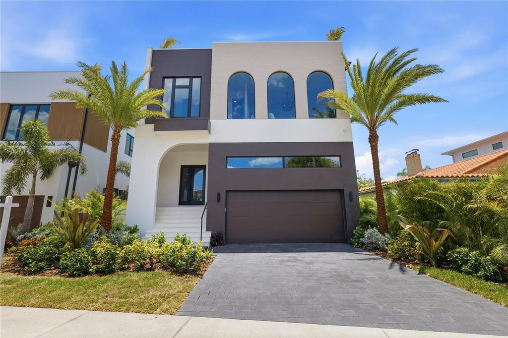 Image 2 of property listing at 128 ADRIATIC AVENUE, Tampa, FL 33606