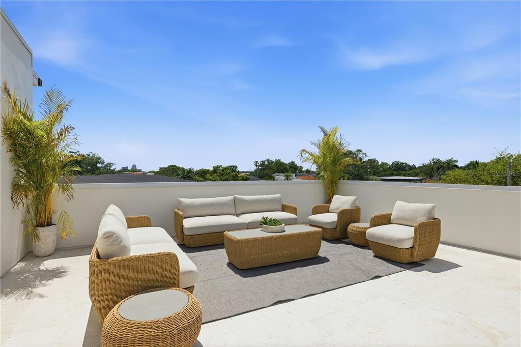 Image 72 of property listing at 128 ADRIATIC AVENUE, Tampa, FL 33606