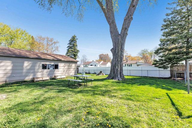 982 HOLZER STREET, Green Bay, WI 54303