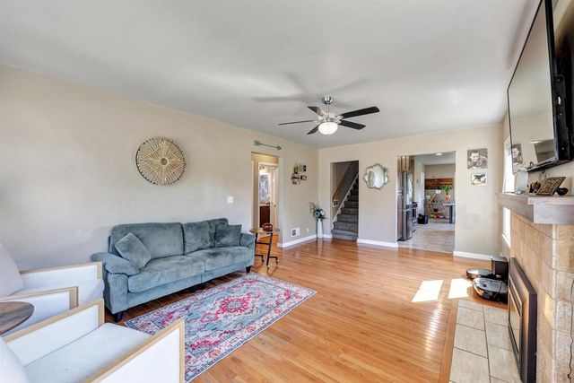 982 HOLZER STREET, Green Bay, WI 54303