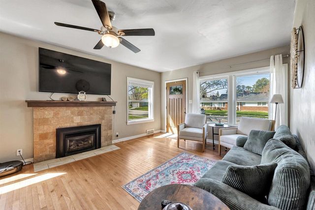 982 HOLZER STREET, Green Bay, WI 54303