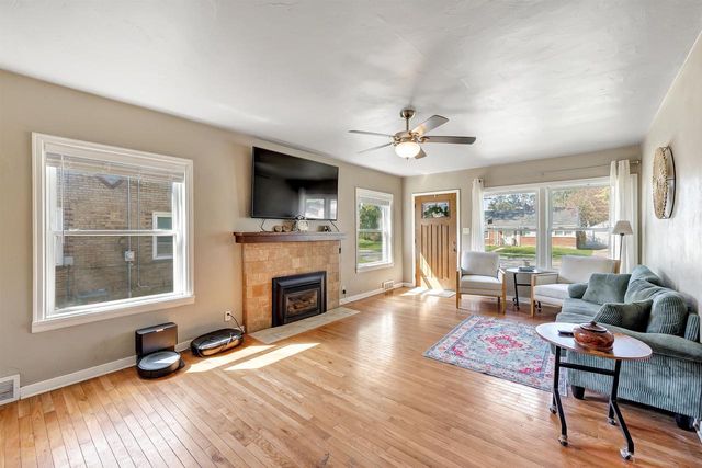 982 HOLZER STREET, Green Bay, WI 54303
