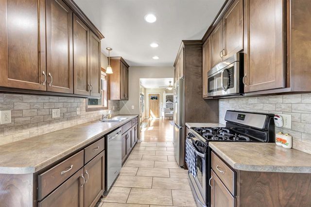 982 HOLZER STREET, Green Bay, WI 54303