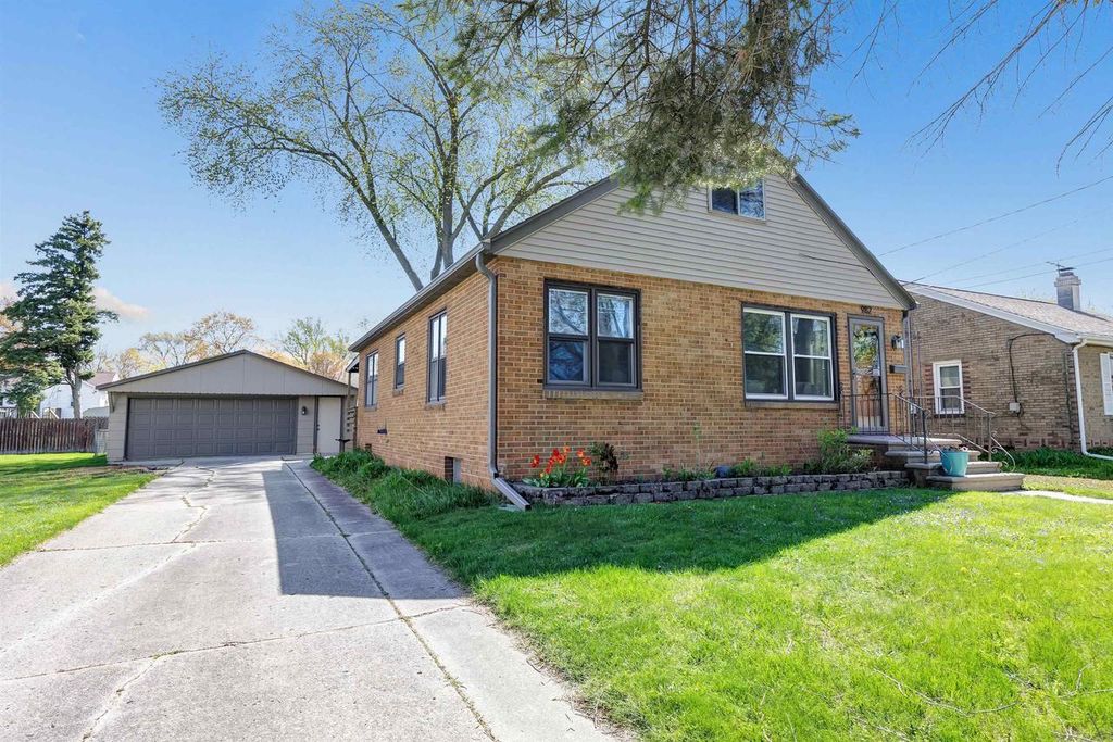 982 HOLZER STREET, Green Bay, WI 54303