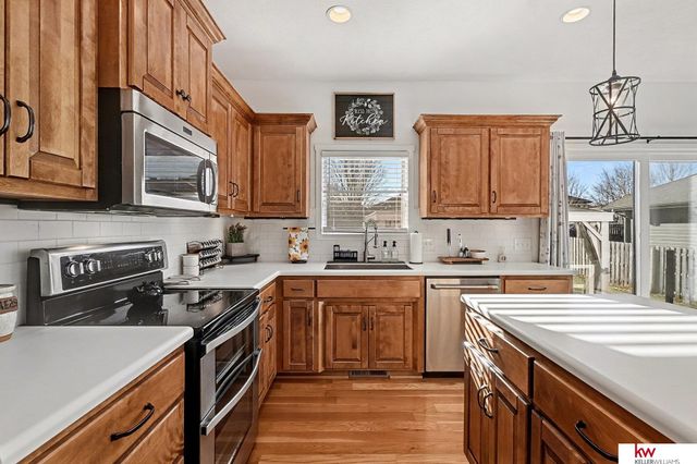 18911 Leavenworth Street, Elkhorn, NE 68022