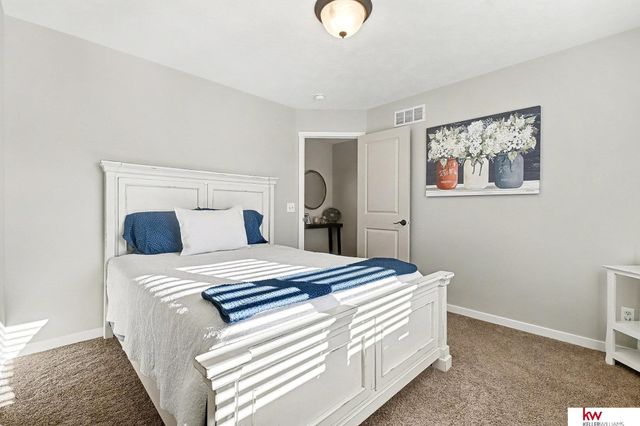 18911 Leavenworth Street, Elkhorn, NE 68022