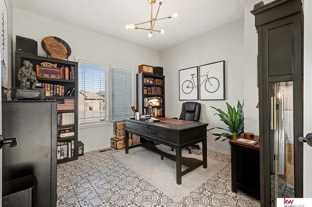 18911 Leavenworth Street, Elkhorn, NE 68022