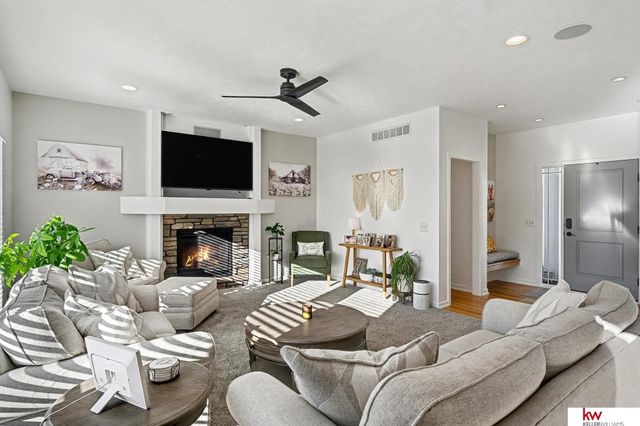 18911 Leavenworth Street, Elkhorn, NE 68022