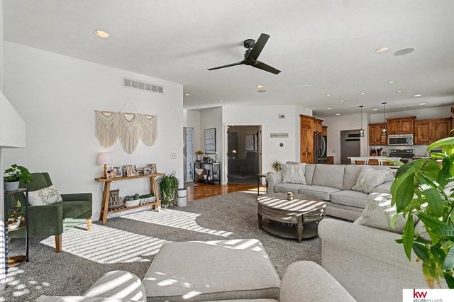 18911 Leavenworth Street, Elkhorn, NE 68022