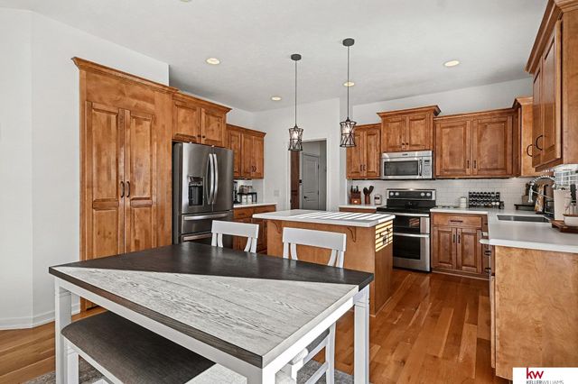 18911 Leavenworth Street, Elkhorn, NE 68022