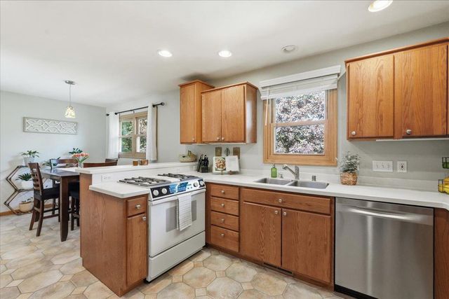 118 Violet Circle, Madison, WI 53714