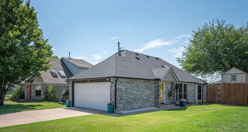 1802 SW 21st Street, Moore, OK 73170