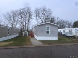 344 Boyne St, South Lyon, MI 48165