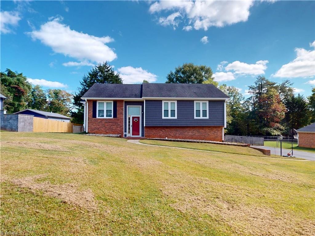 402 Lynchburg Road, Pilot Mountain, NC 27041