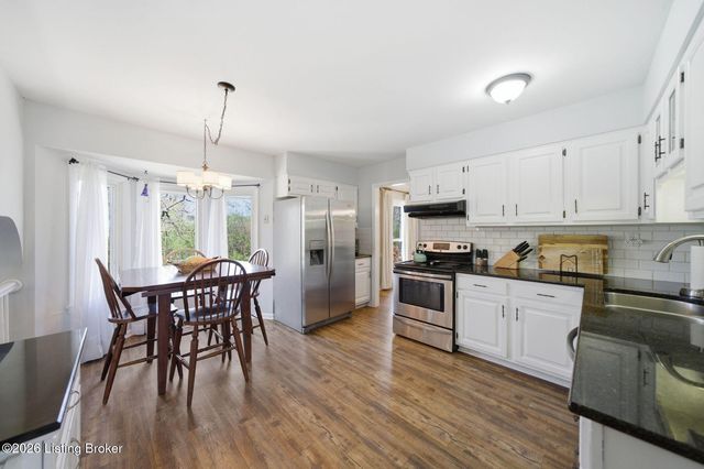 10509 Larkhall Ct, Louisville, KY 40223