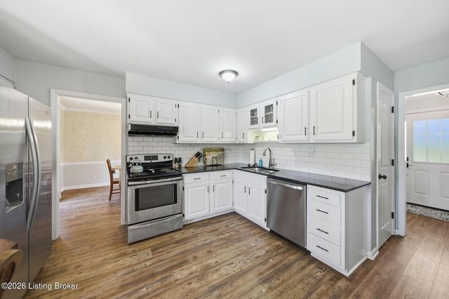 10509 Larkhall Ct, Louisville, KY 40223