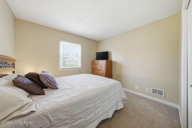 10509 Larkhall Ct, Louisville, KY 40223