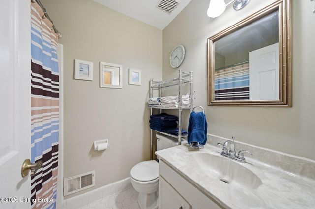 10509 Larkhall Ct, Louisville, KY 40223