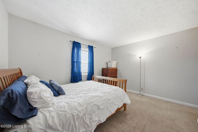 10509 Larkhall Ct, Louisville, KY 40223