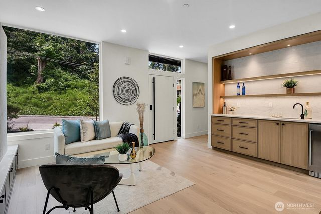 2622 Mayfair Avenue N, Seattle, WA 98109