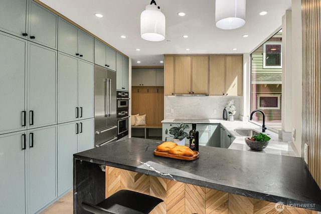 2622 Mayfair Avenue N, Seattle, WA 98109