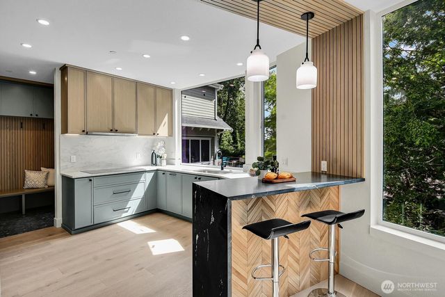 2622 Mayfair Avenue N, Seattle, WA 98109