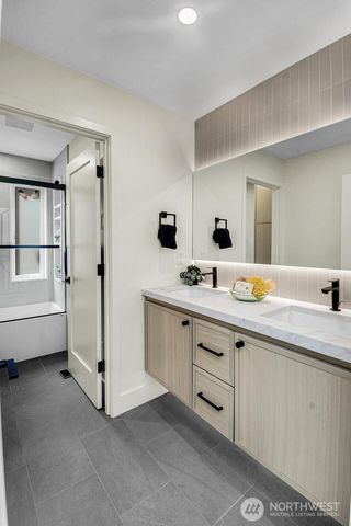 2622 Mayfair Avenue N, Seattle, WA 98109