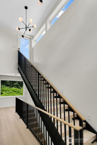 2622 Mayfair Avenue N, Seattle, WA 98109