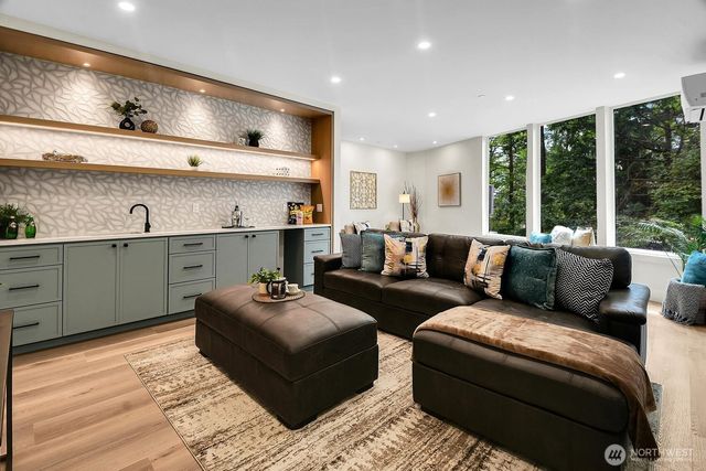 2622 Mayfair Avenue N, Seattle, WA 98109