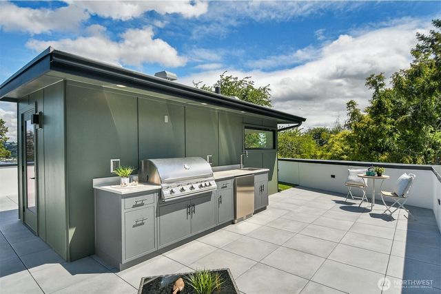 2622 Mayfair Avenue N, Seattle, WA 98109