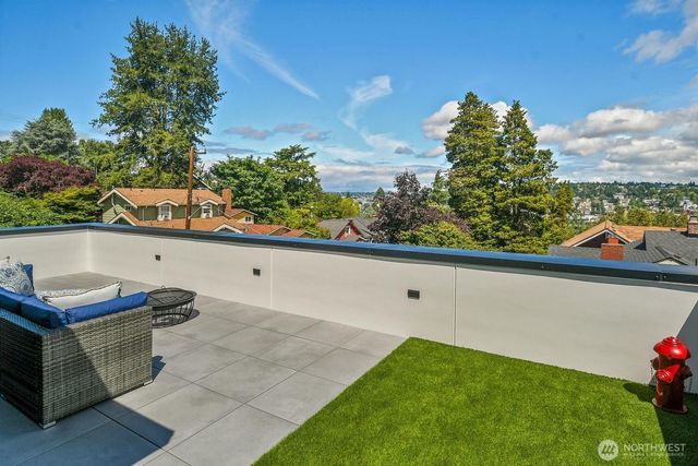 2622 Mayfair Avenue N, Seattle, WA 98109