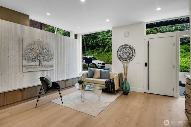 2622 Mayfair Avenue N, Seattle, WA 98109