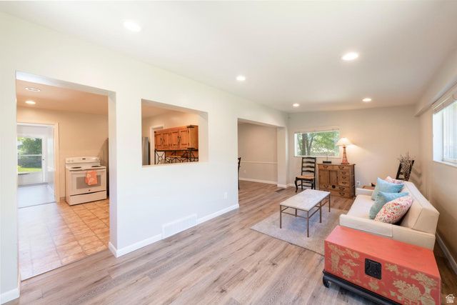 2387 E BEACON DR, Salt Lake City, UT 84108