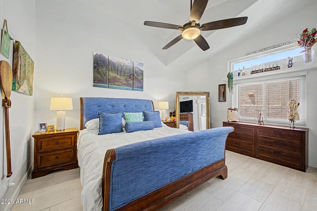Image 12 of property listing at 1344 E SHEENA Drive, Phoenix, AZ 85022