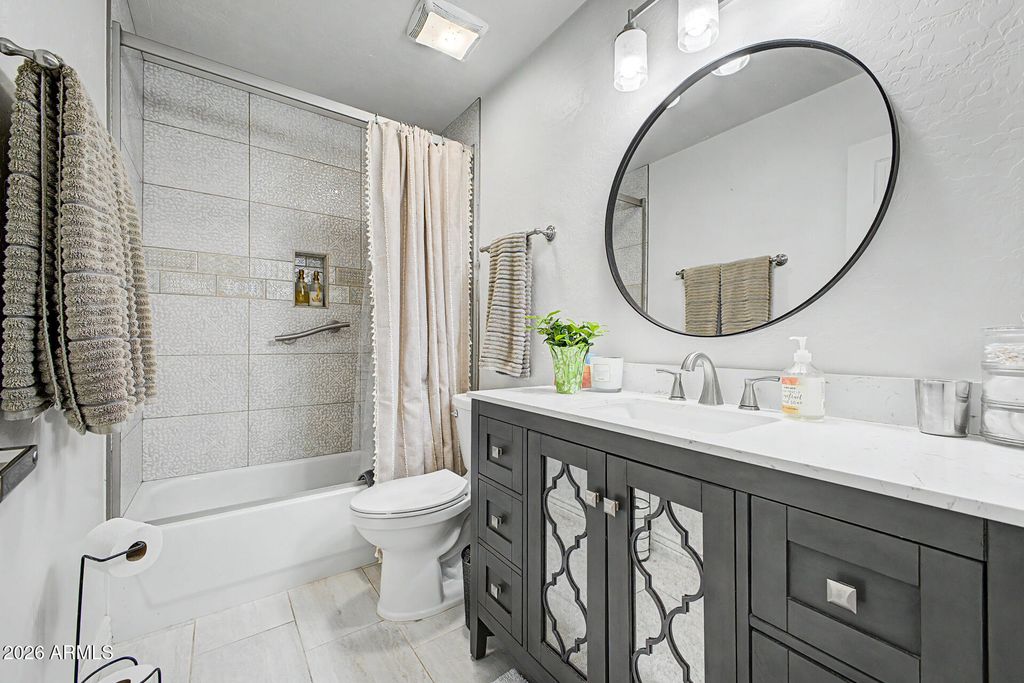 Image 23 of property listing at 1344 E SHEENA Drive, Phoenix, AZ 85022