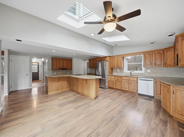 55 Woodland Rd, Mt Pleasant Twp, PA 15340