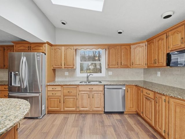 55 Woodland Rd, Mt Pleasant Twp, PA 15340
