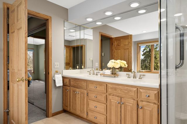 7628 Auto Club Circle, Bloomington, MN 55438