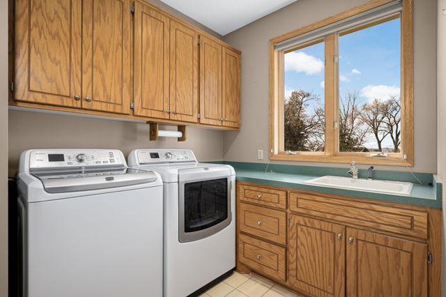 7628 Auto Club Circle, Bloomington, MN 55438