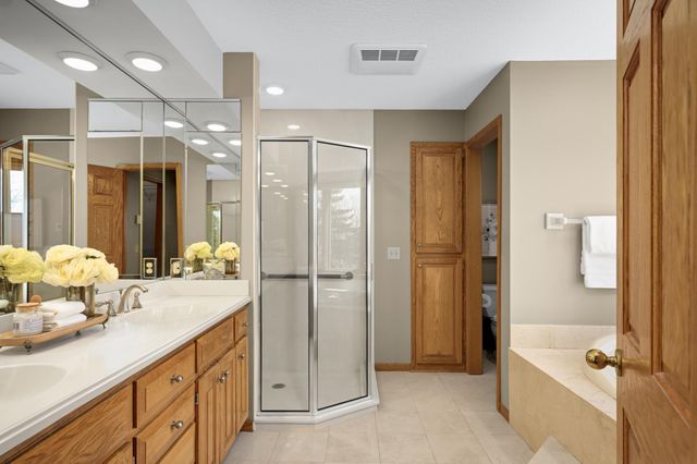 7628 Auto Club Circle, Bloomington, MN 55438