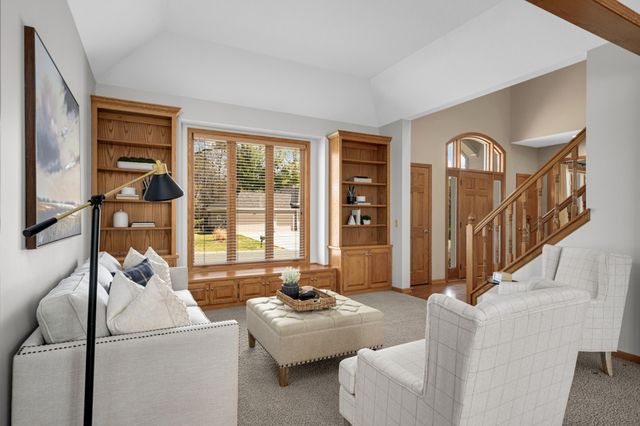 7628 Auto Club Circle, Bloomington, MN 55438